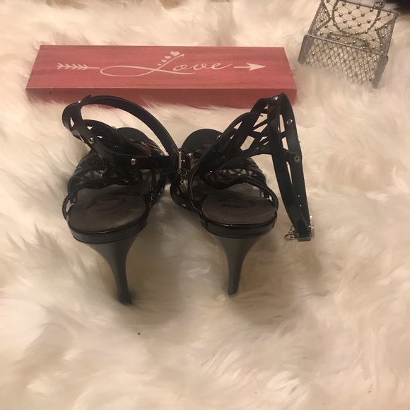 G by GUESS Black patent leather studded heels - Picture 3 of 8